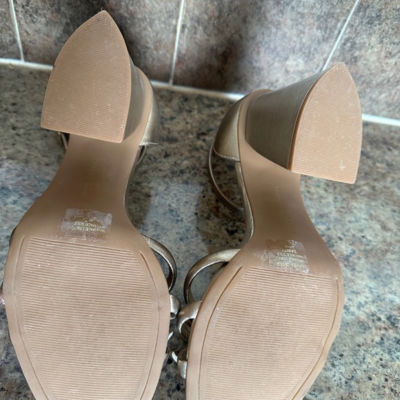 Dainty Bow Metallic Leather Block Heel Dress Sandals - Picture 7 of 8